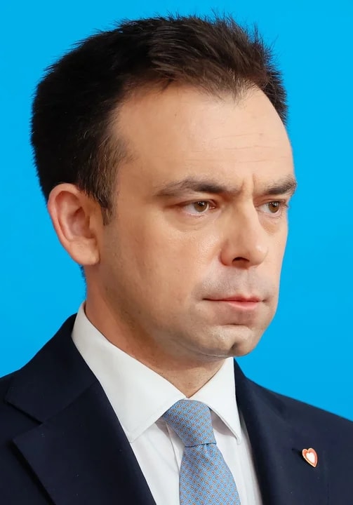 Rząd analizuje obniżkę VAT na paliwa. Konsumenci i firmy odczują ulgę