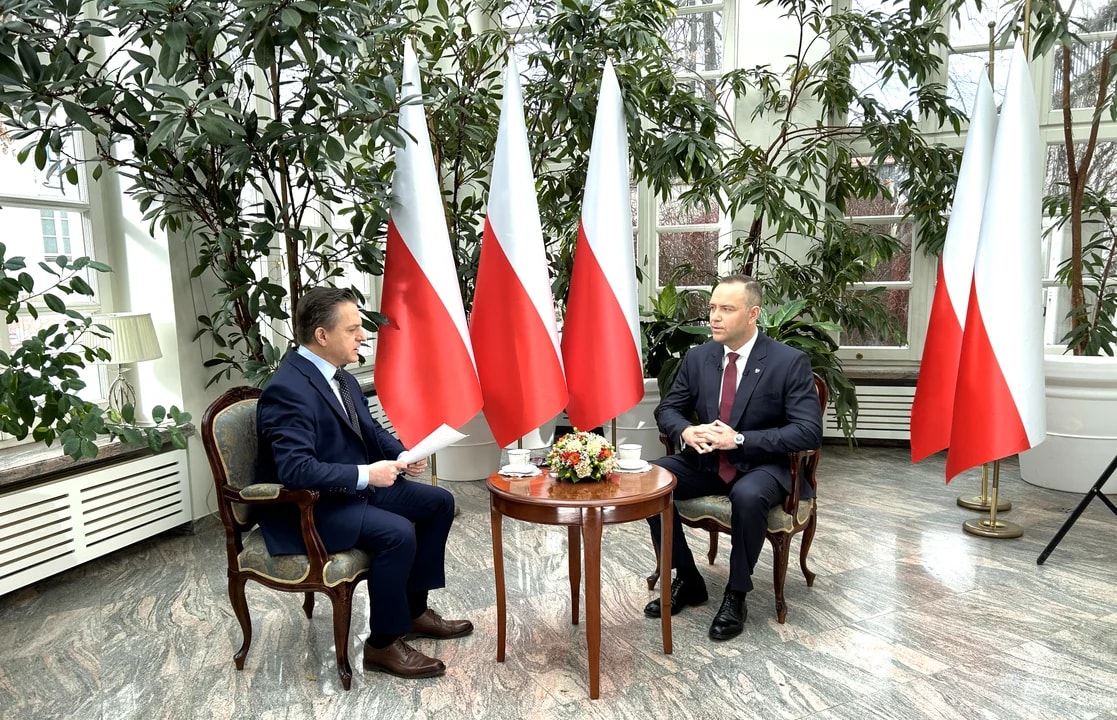 Prezydent Nawrocki skierował ustawę do TK. Podatek od zysków wstrzymany.