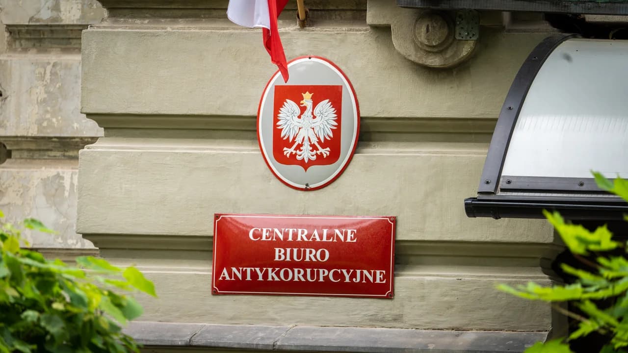 CBA weszło do warszawskiego ratusza. Prokuratura bada oszustwa i nadużycia.