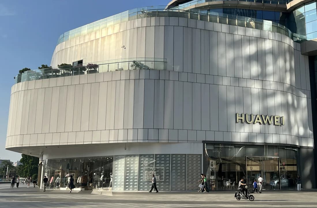 Unia Europejska rozważa zakaz Huawei. Operatorzy poniosą miliardowe koszty