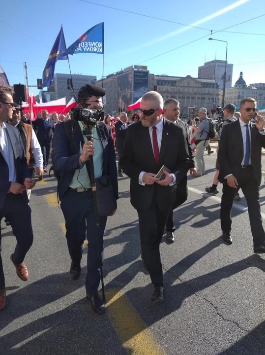 PE karze europosła Grzegorza Brauna. Utrata diety i wykluczenie