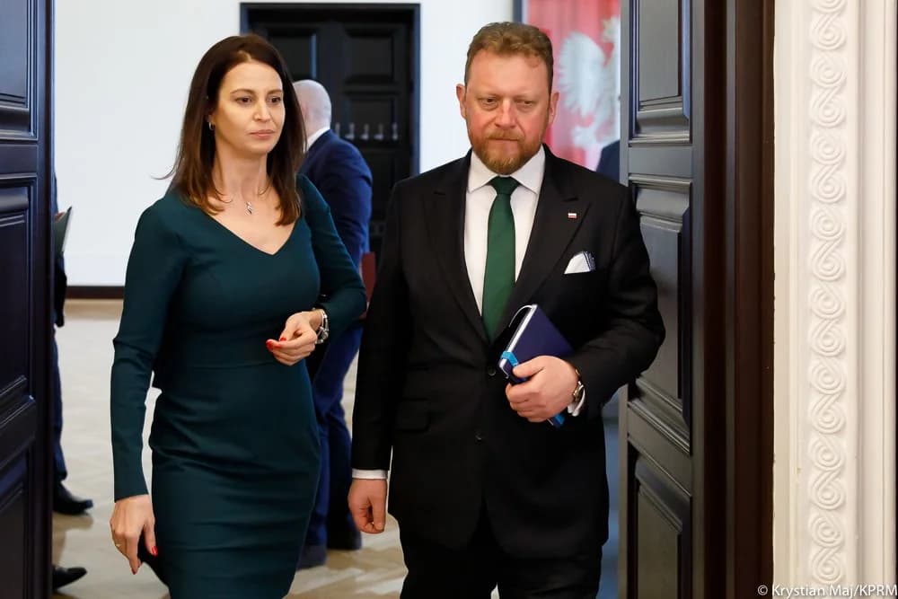 Rada Ministrów wprowadza zakaz telefonów. Uczniowie szkół podstawowych bez smartfonów